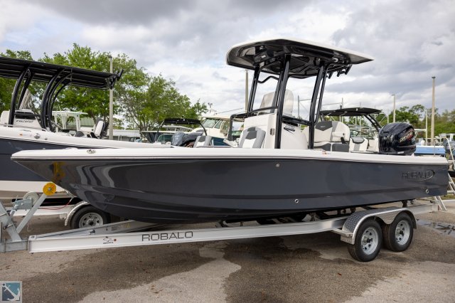 New 2024 Robalo  Boat for sale